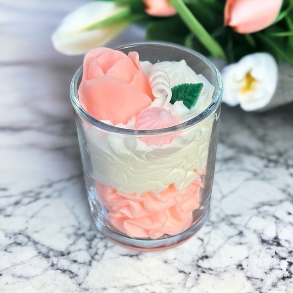 ⚠️SALE Candle // Handmade Tulip Shaped Soy Wax Candle SEND OFFERS🥳 - Picture 4 of 5